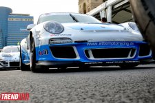 В Баку стартовал парад гоночных машин, участвующих в City Challenge (Фото)